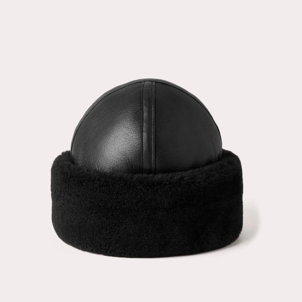 Totome Shearling Winter Hat Black